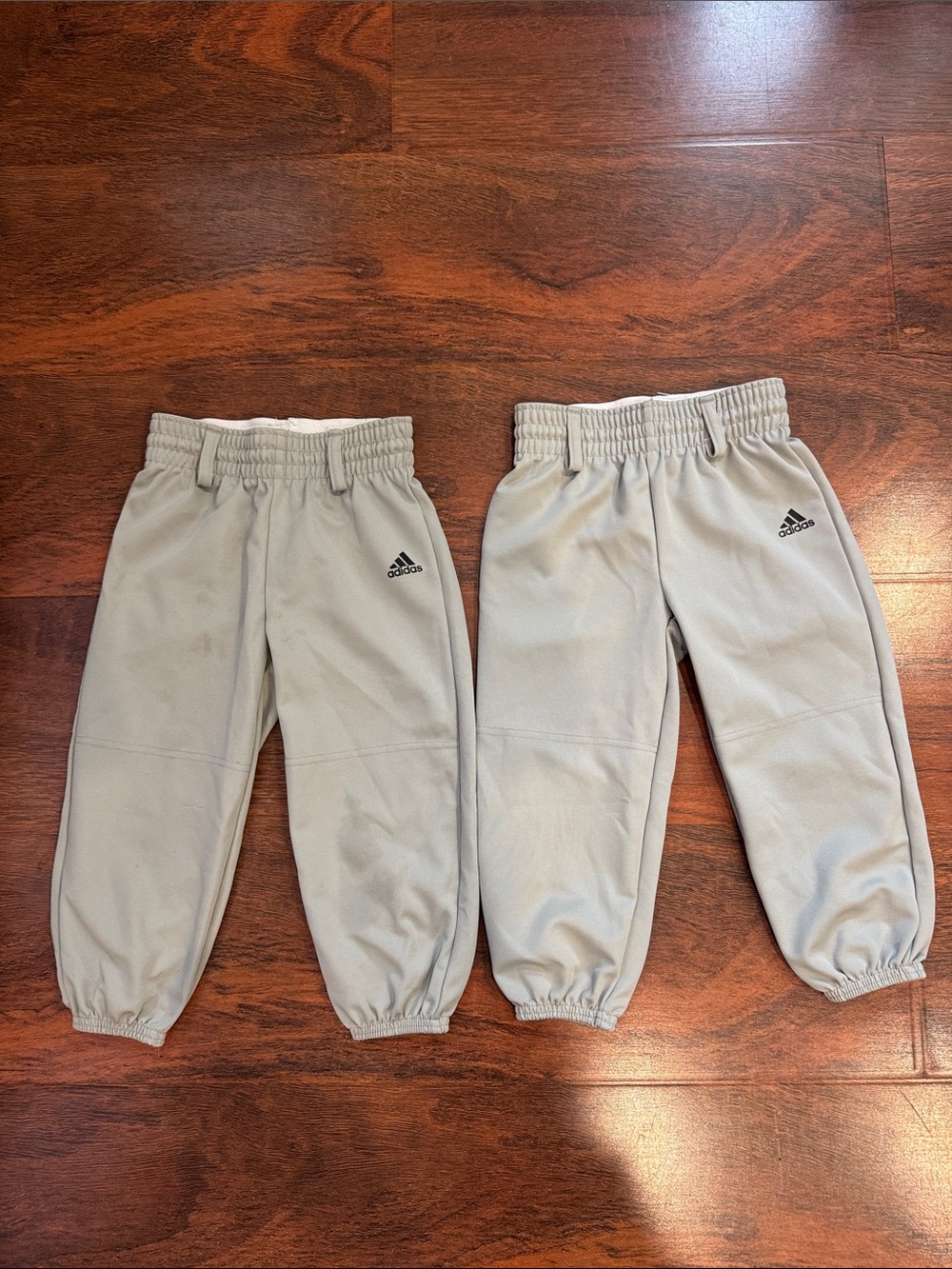 Adidas kids baseball stains. XXS